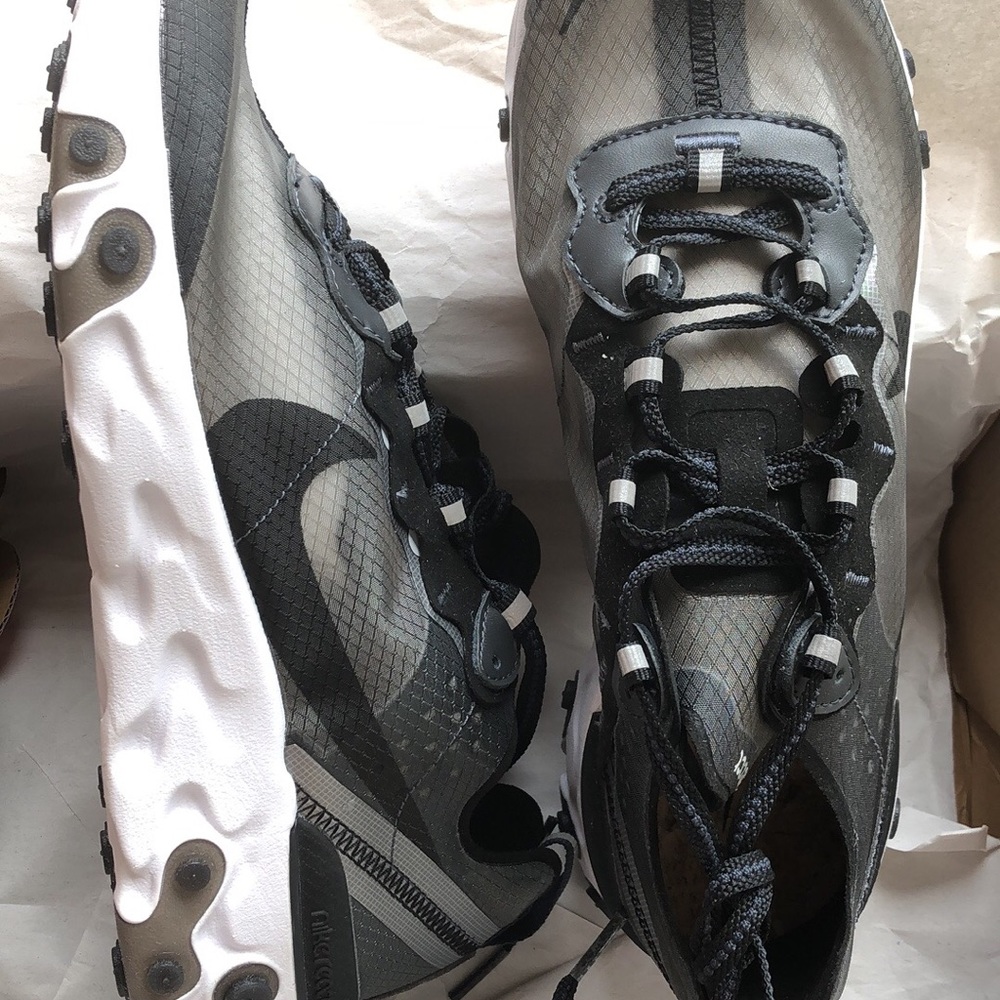 Nike react element 87 black size 10